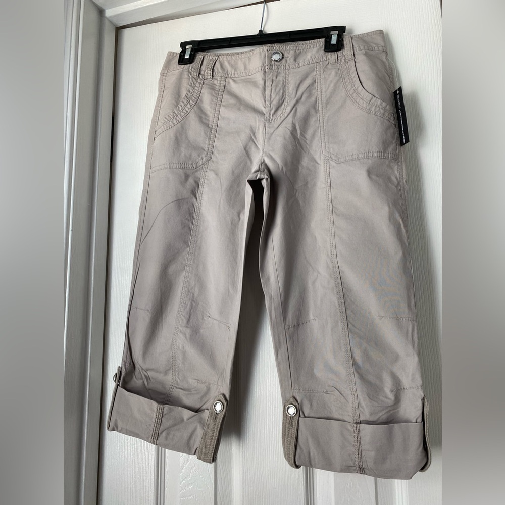 Women’s INC Size 4 Capris